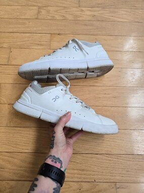 On Running | The Roger Advantage monochrome white tennis sneakers | MENS 12